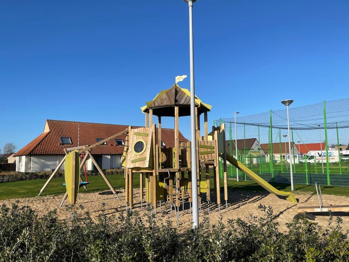 Wh95 Gezellig Vakantiehuisje -4P- Met Tuin En Parking Koksijde Luaran gambar