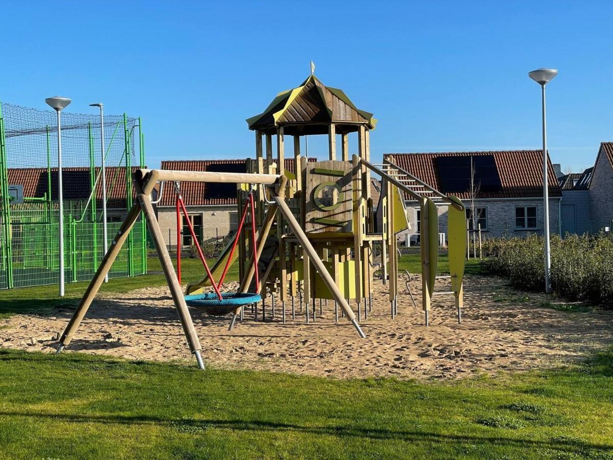 Wh95 Gezellig Vakantiehuisje -4P- Met Tuin En Parking Koksijde Luaran gambar